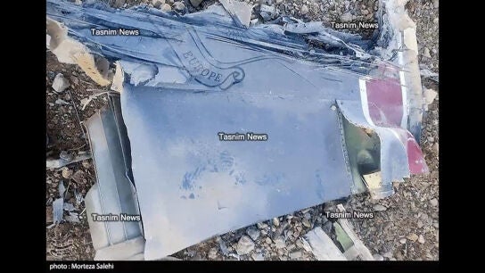 Imagen de los supuestos restos del caza estadounidense F-15E derribado en el sur de Ir&aacute;n