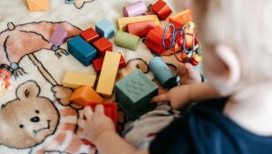 Imagen de archivo de un ni&ntilde;o en una guarder&iacute;a.