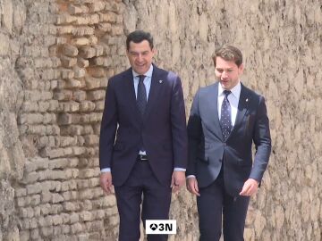 Arrestado en Cabra tras increpar a Juanma Moreno y encararse con la Polic&iacute;a en plena visita