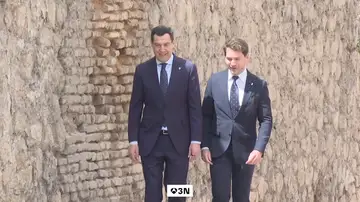 Arrestado en Cabra tras increpar a Juanma Moreno y encararse con la Policía en plena visita Arrestado en Cabra tras increpar a Juanma Moreno y encararse con la Policía en plena visita