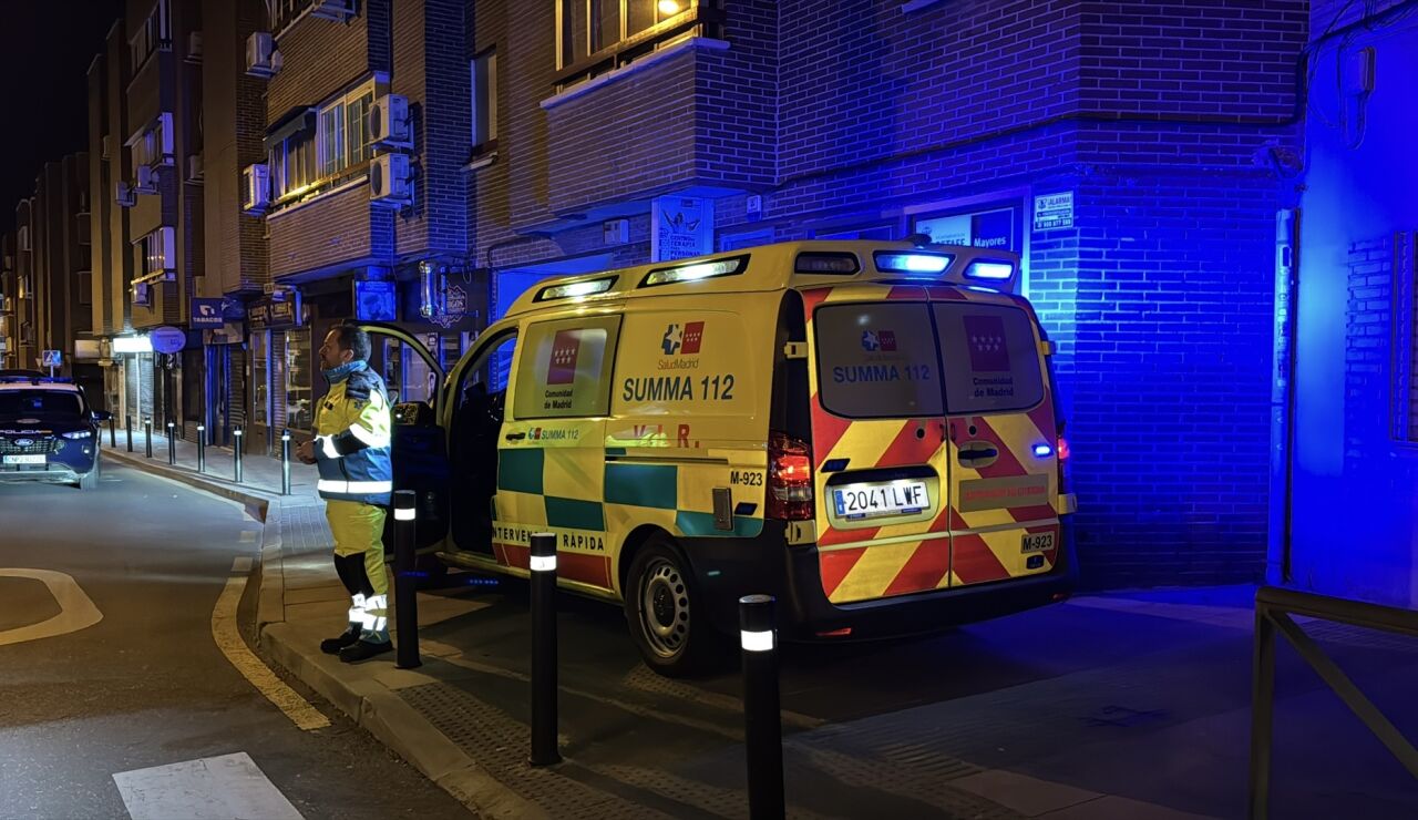 Imagen de la ambulancia Summa 112 en el lugar de los hechos 