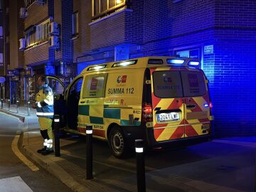 Imagen de la ambulancia Summa 112 en el lugar de los hechos 