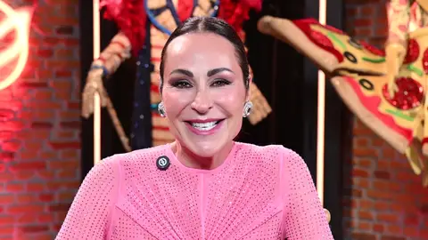 Ana Milán se rinde ante el nuevo equipo de Mask Singer: "Mis compañeros son una maravilla" Ana Milán se rinde ante el nuevo equipo de Mask Singer: "Mis compañeros son una maravilla"