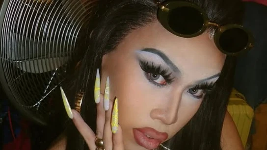 Muere una de las concursantes a los 27 años de RuPaul's Drag Race Internacional y paraliza la producción Muere una de las concursantes a los 27 años de RuPaul's Drag Race Internacional y paraliza la producción