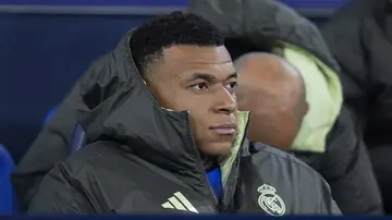 Kylian Mbappé observa durante la Liga de Campeones de la UEFA 2025/26. Kylian Mbappé observa durante la Liga de Campeones de la UEFA 2025/26.