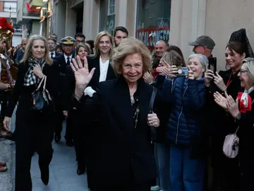 Doña Sofía y las infantas Elena y Cristina en Cartagena, para asistir a la procesión del Santísimo Cristo de los Mineros. Doña Sofía y las infantas Elena y Cristina en Cartagena, para asistir a la procesión del Santísimo Cristo de los Mineros.