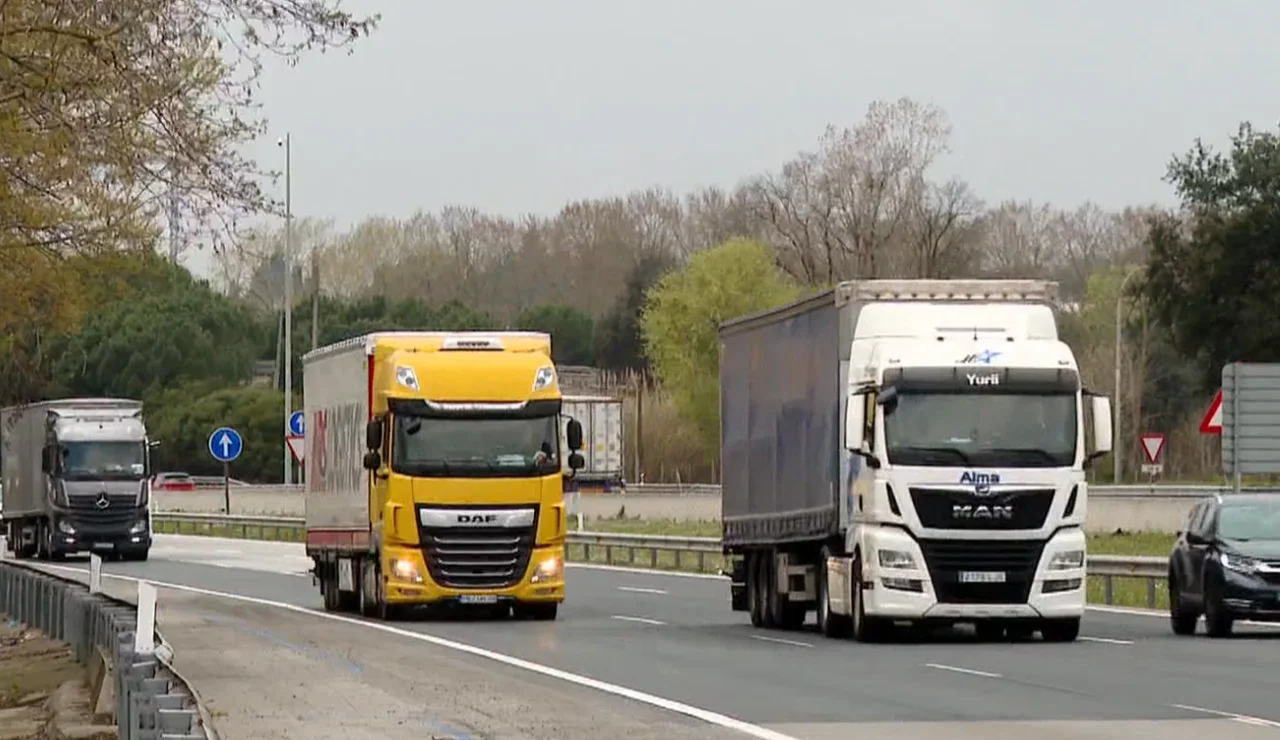 Camiones en carretera