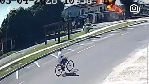 Un avión se estrella contra un restaurante y deja cuatro fallecidos en Brasil Un avión se estrella contra un restaurante y deja cuatro fallecidos en Brasil