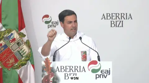 Pradales pide al Gobierno trasladar el 'Guernica' a Euskadi: "Sacaron a Franco de su tumba y no pueden traer un cuadro" Pradales pide al Gobierno trasladar el 'Guernica' a Euskadi: "Sacaron a Franco de su tumba y no pueden traer un cuadro"