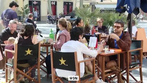 Restaurantes obligados a dar las sobras en tápers gratis: pueden enfrentarse a multas de hasta 500.000 euros Restaurantes obligados a dar las sobras en tápers gratis: pueden enfrentarse a multas de hasta 500.000 euros