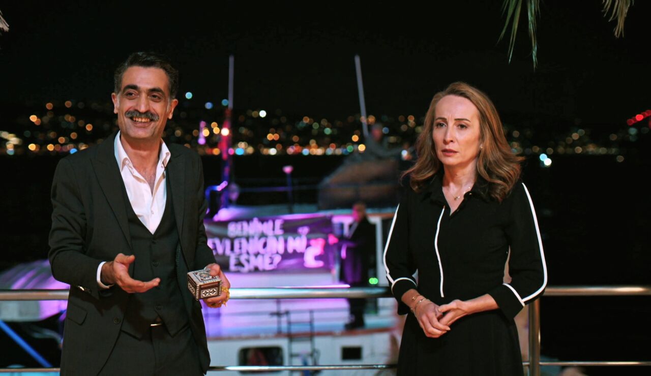 La mansi&oacute;n Korhan en shock: Kazim da la gran sorpresa con boda y beb&eacute; incluidos