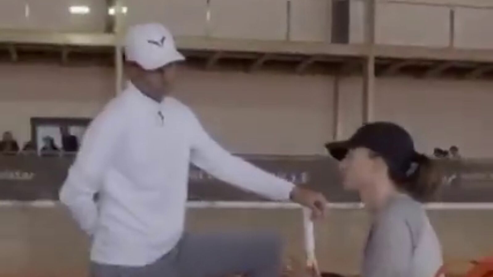 La imagen de Rafa Nadal entrenando con Swiatek en su Academia: el balear volvió a 'pegar' su famosa derecha
