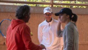 Rafa Nadal e Iga Swiatek junto a Francis Roig