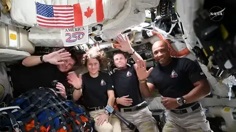 Captura de vídeo tomada de la cuenta oficial en X @NASA que muestra a los astronautas Captura de vídeo tomada de la cuenta oficial en X @NASA que muestra a los astronautas