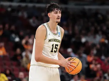 Aday Mara hace historia y se convierte en el primer español en ganar la NCAA Aday Mara hace historia y se convierte en el primer español en ganar la NCAA