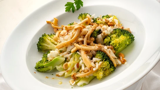 Una receta muy saludable en 10 minutos: brócoli al vapor con vinagreta templada Una receta muy saludable en 10 minutos: brócoli al vapor con vinagreta templada