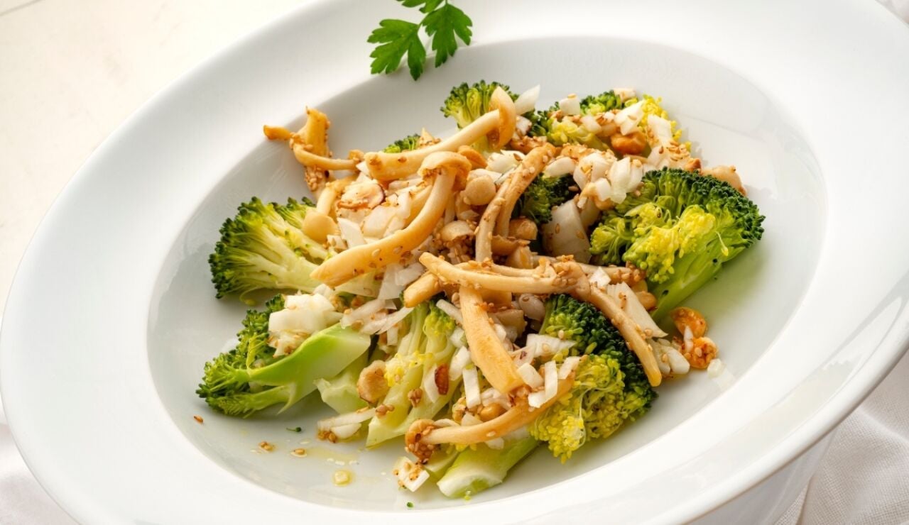 Una receta muy saludable en 10 minutos: br&oacute;coli al vapor con vinagreta templada