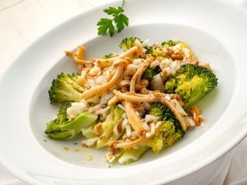 Una receta muy saludable en 10 minutos: br&oacute;coli al vapor con vinagreta templada