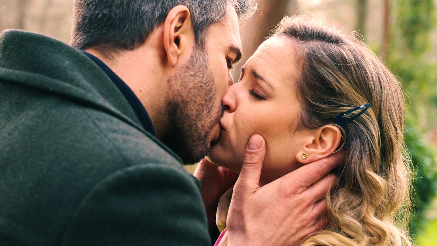 Andrés y Valentina se besan por primera vez ante la atenta mirada de Begoña