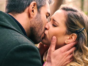 Andr&eacute;s y Valentina se besan por primera vez ante la atenta mirada de Bego&ntilde;a