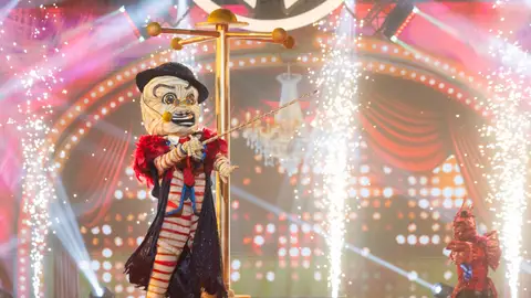 ¡Menudo ritmo! Momia se ‘viste’ de Álvaro de Luna y quiere ‘Todo contigo’ en Mask Singer ¡Menudo ritmo! Momia se ‘viste’ de Álvaro de Luna y quiere ‘Todo contigo’ en Mask Singer