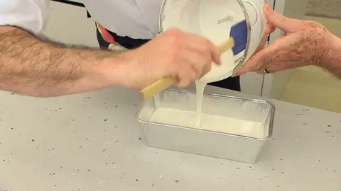 Pásala a un molde rectangular Pásala a un molde rectangular