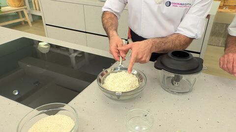 escurre el arroz y ponlo en el vaso de la picadora