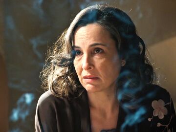 Beatriz le confiesa a &Aacute;lvaro que conoci&oacute; a Pelayo en M&eacute;xico y que tiene miedo de que &eacute;l ahora la reconozca