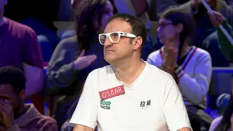 Óscar aprovecha el fallo de Amalia para arrebatarle el ‘super comodín’ con el uso del ‘me lo quedo’ Óscar aprovecha el fallo de Amalia para arrebatarle el ‘super comodín’ con el uso del ‘me lo quedo’