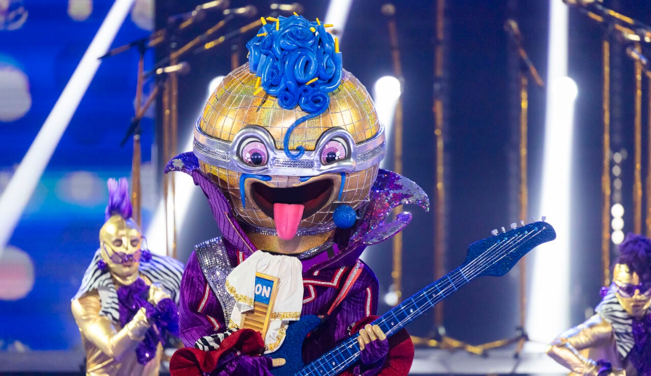 Micr&oacute;fono da la nota con &lsquo;I Gotta Feeling&rsquo; y divide a los investigadores