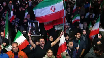 Imagen de iraníes celebrando el cese de los ataques y el alto el fuego Imagen de iraníes celebrando el cese de los ataques y el alto el fuego