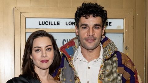 Aubrey Plaza y Christopher Abbott