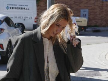 Alejandra Rubio por la calle