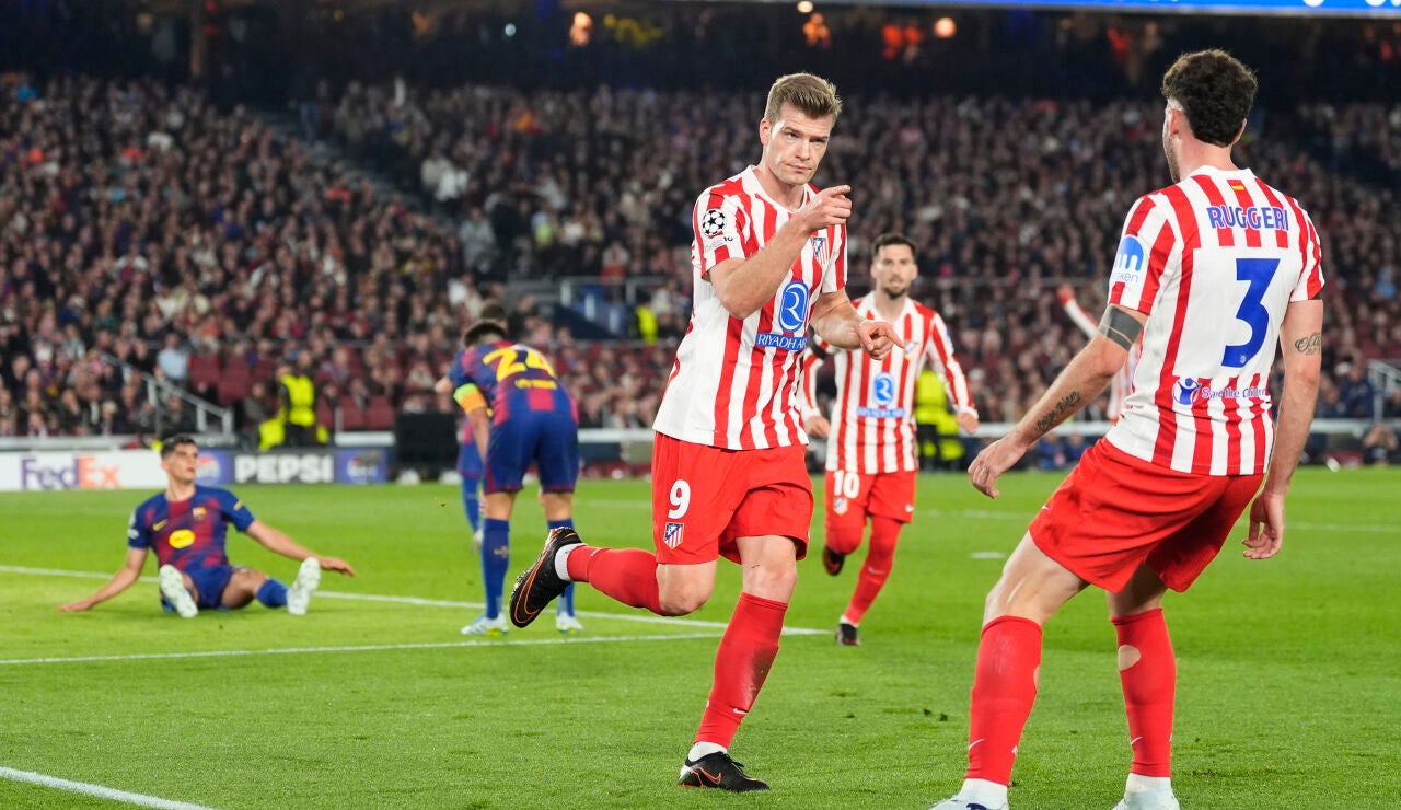  Alexander S&oslash;rloth celebra el segundo gol ante el Barcelona en el Camp Nou