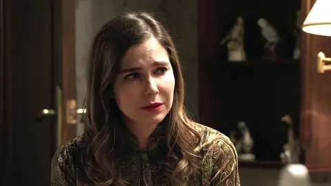 Begoña se derrumba y le confiesa a Beatriz que está casada con un hombre al que no quiere: “No es oro todo lo que reluce” Begoña se derrumba y le confiesa a Beatriz que está casada con un hombre al que no quiere: “No es oro todo lo que reluce”