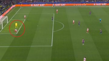 La jugada entre Pubill y Musso en el Camp Nou