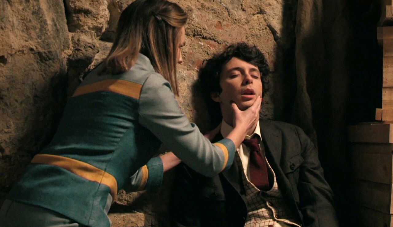 Miguel se refugia en el alcohol tras la traici&oacute;n de su padre hasta que&hellip;&iexcl;llega Claudia para ayudarle!