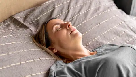 Mujer pensativa Mujer pensativa