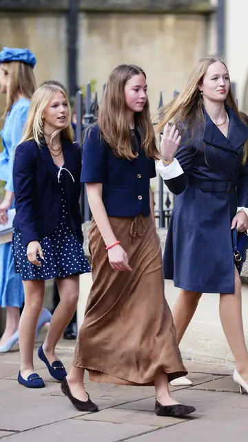 Isla, su hermana Savannah y su futura hermanastra, Georgina Isla, su hermana Savannah y su futura hermanastra, Georgina