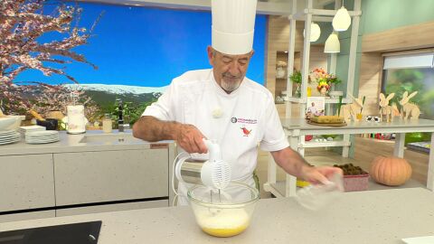 Bate con la batidora de varillas