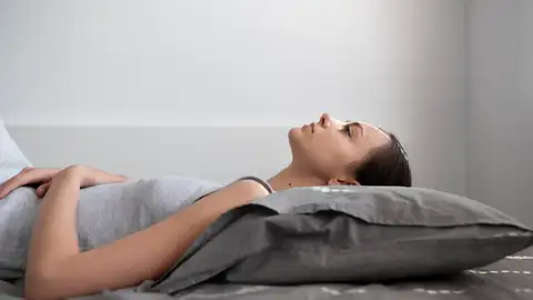 Mujer meditando Mujer meditando