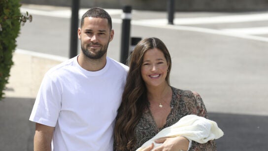 Malena Costa y Mario Su&aacute;rez, tras el nacimiento de su tercera hija