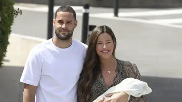 Malena Costa y Mario Suárez, tras el nacimiento de su tercera hija Malena Costa y Mario Suárez, tras el nacimiento de su tercera hija