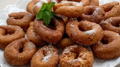 Karlos Arguiñano elabora la receta de rosquillas caseras de Águeda Karlos Arguiñano elabora la receta de rosquillas caseras de Águeda