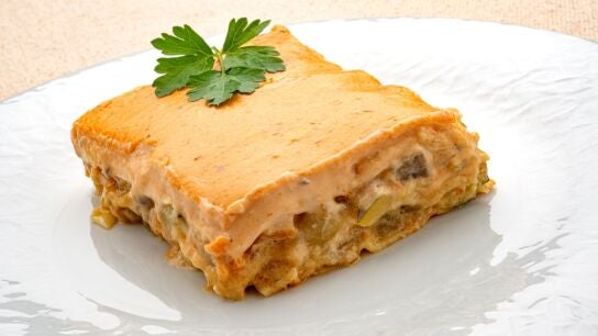 Lasa&ntilde;a de hortalizas con bechamel de queso azul: una receta muy completa, reconfortante y sencilla de Karlos Argui&ntilde;ano