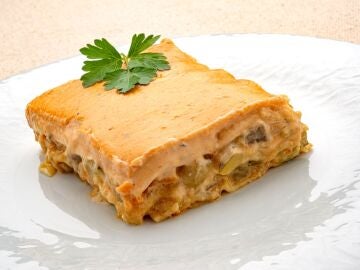 Lasa&ntilde;a de hortalizas con bechamel de queso azul: una receta muy completa, reconfortante y sencilla de Karlos Argui&ntilde;ano