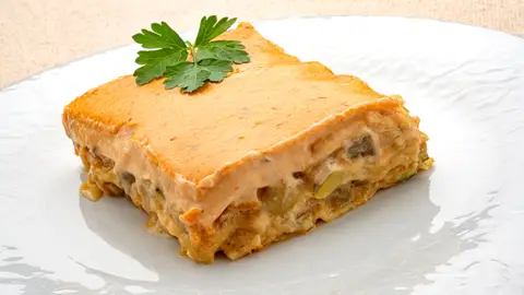 Lasaña de hortalizas con bechamel de queso azul: una receta muy completa, reconfortante y sencilla de Karlos Arguiñano Lasaña de hortalizas con bechamel de queso azul: una receta muy completa, reconfortante y sencilla de Karlos Arguiñano