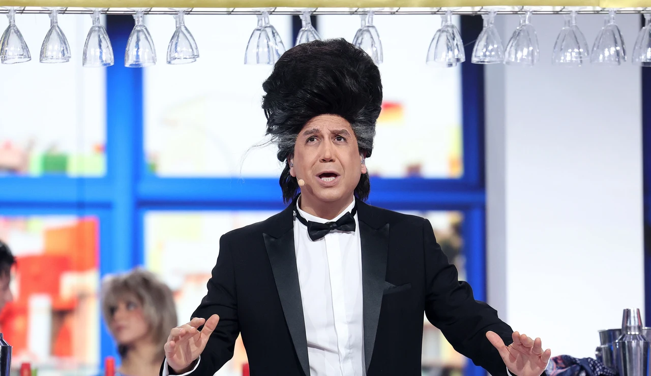 La peluca de Aníbal Gómez se roba el protagonismo en su imitación de Chiquetete