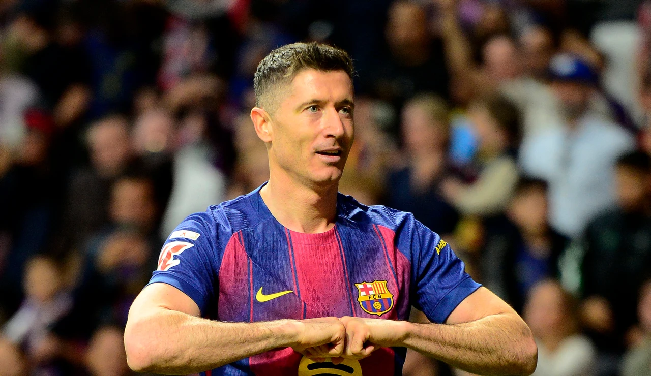Robert Lewandowski celebra un gol con el Barcelona