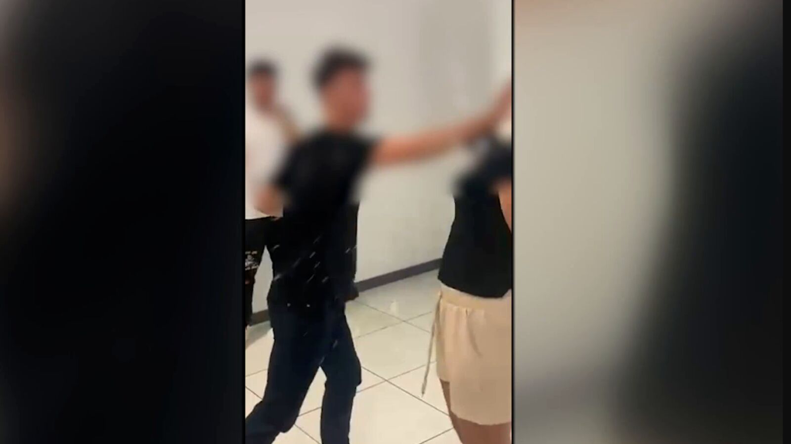 Empleados de un 'call center' reciben tartazos por no cumplir sus objetivos comerciales: 